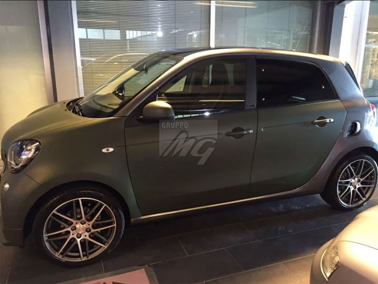 Car Wrapping Smart BRABUS colore verde militare 3M