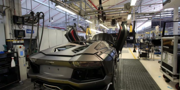 Lamborghini: la fabbrica raddoppia