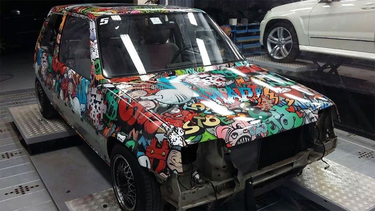 Car Wrapping Renault 5 vintage con personalizzazione “paint”